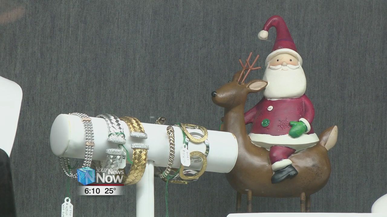 Stores preparing for last-minute holiday shoppers